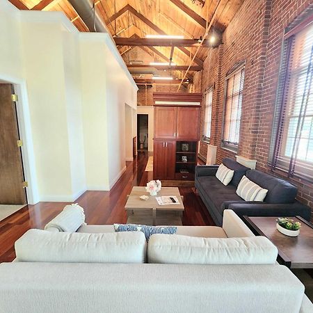 Jennifer'S Riverfront Foundry Apartment Downtown Providence Exterior photo